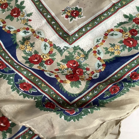 Italian vintage silk scarf - Picture 3 of 10